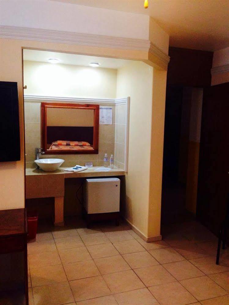 Hotel Hc Celaya  Exterior photo